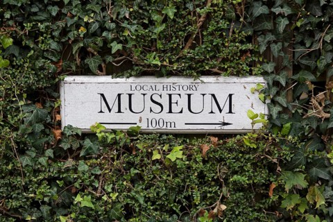 Signpost showing the way to the museum, Steyning, West Sussex, England, Great Britain