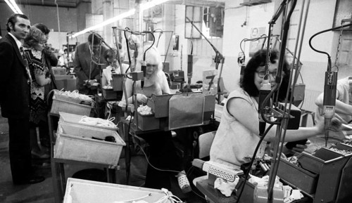 Women's jobs at the appliance manufacturer Krups on 24.06.1975 in Bottrop. Visit from the USSR
