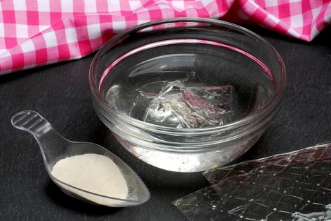 Leaf gelatine, soaked in bowl with water and agar-agar, gelatine leaf, edible gelatine, gelling