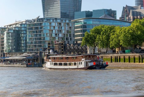 Paddle steamer boat 'Elizabethan', River Thames, Tower Hill, London, England, UK