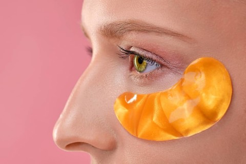 Macro photo of an eye with mask for the skin around the eyes