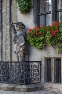 Roland statue on the Renaissance town hall, historic old town, Quedlinburg, Harz Mountains,