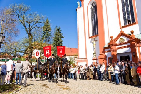 Every year at Easter there are about 5 processions in Lusatia, each with about 200 riders. The