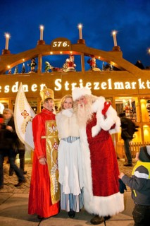 Angels of light, Stollen Girl Claudia Ruhmland and Father Christmas in front of the world's largest