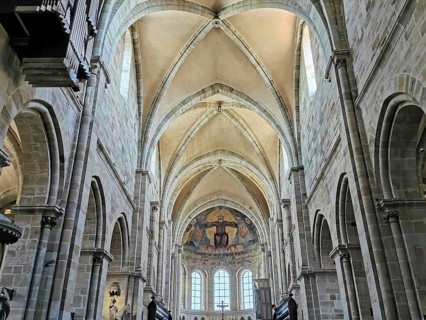 East choir and Christ as the Coming Again, fresco in the apse by Karl Caspar, Cathedral of St.