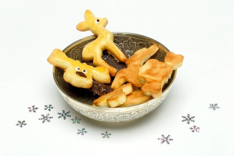 Christmas cookies in bowl, Christmas tree ball, cookies