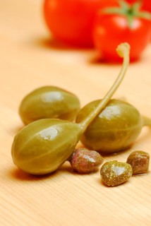 Capers and caper fruit (Capparis spinosa), Caper apple, Caper apples