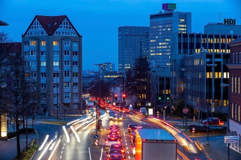Evening city centre traffic in Essen, large intersection of Bismarckstrasse, B224, Friedrichstrasse