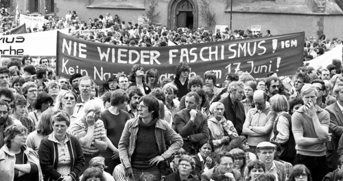 Called by the German Trade Union Confederation (DGB), about 10, 000 demonstrated against neo-Nazism