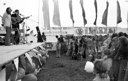 With music, folklore, discussion, politics, food, acrobatics, art and entertainment, the DKP
