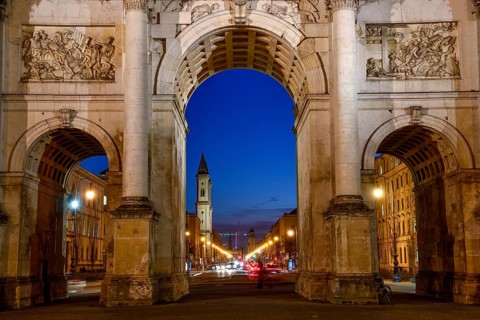 Siegestor by the architect Friedrich von Gärtner (1852), blue hour, blue hour, Munich, Bavaria,