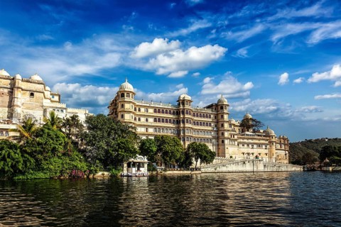 City Palace view from the lake. Udaipur, Rajasthan, India, Asia