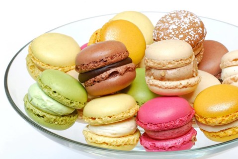 Luxemburgerli confectionery on glass bowl, macaron, speciality of Confiserie Sprüngli