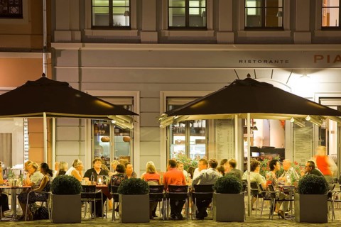 Numerous pubs and restaurants can be found in the rebuilt town houses around the Church of Our Lady