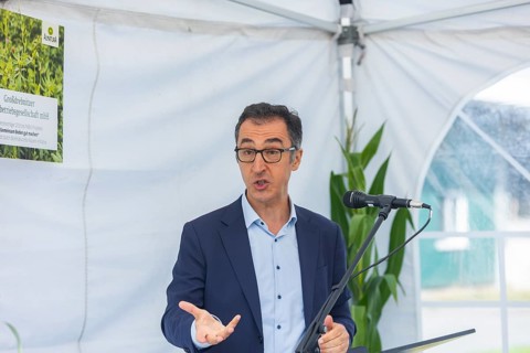 Federal Minister of Food and Agriculture, Cem Özdemir, visits Großdrebnitzer Agrarbetriebsges. mbH