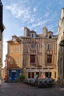 Renovated half-timbered house and restaurant on Rue des Orfevres in the old town of Vannes,
