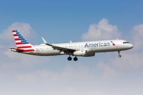 An American Airlines Airbus A321 aircraft with the registration number N122NN at Dallas Fort Worth