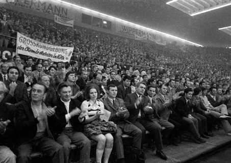 Strike by the Chemical, Paper and Ceramics Workers' Union begins in Cologne on 8.6.1971 with large
