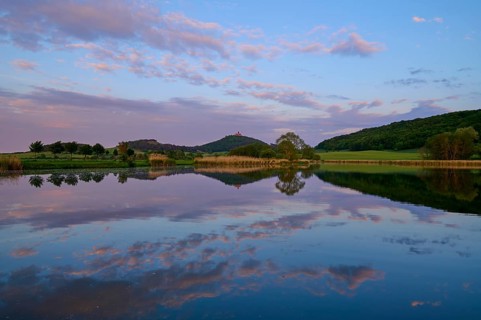 Lake with reflection in spring with castle at sunset, Veste Wachsenburg, Amt Wachsenburg, Drei