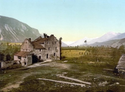 Burgruine bei Granges im Wallis in der Schweiz / Castle ruins, Granges, Valais, Switzerland,