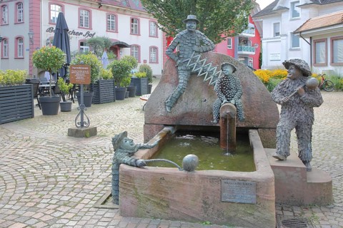 Fool's fountain by Walter Haaf 1971, carnival fountain, Swabian-Alemannic, carnival, four fools,