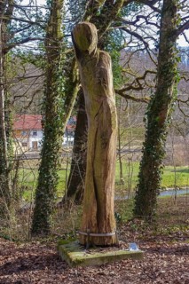 Wooden sculptures, sculptures by the artist Theresia K. Moosherr, art in public space, wooden