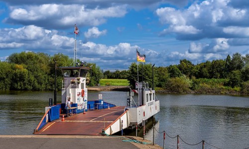The Main ferry from Seligenstadt to Karlstein, Seligenstadt, Hesse, Germany, Europe