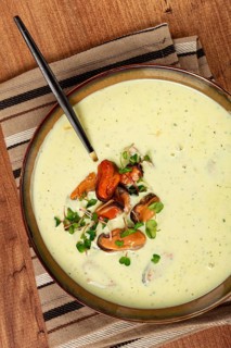 Creamy soup with mussels, mussels without shells, American cuisine, homemade, no people
