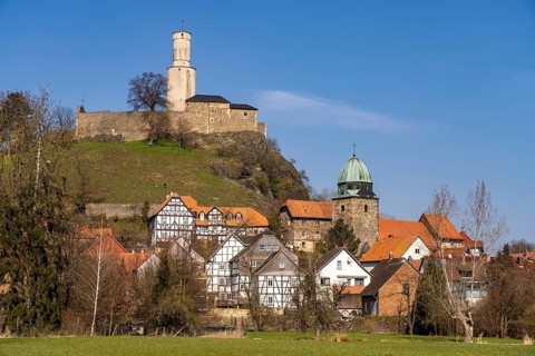 Town view with Protestant town church, half-timbered houses and Felsburg castle, Felsberg,