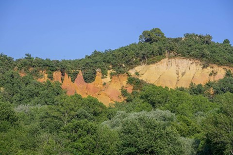View of the Colorado de Rustrel ochre cliffs, Rustrel, Département Vaucluse, France, Europe