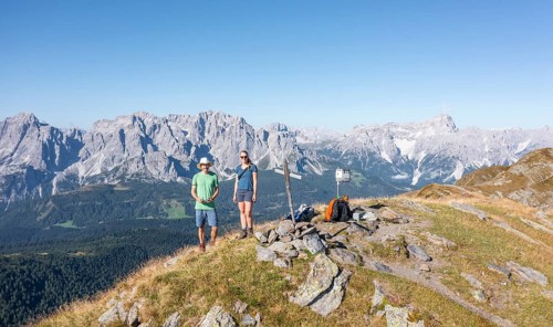 Hikers on the Carnic High Trail, Carnic Main Ridge, Carnic Alps, Carinthia, Austria, Europe