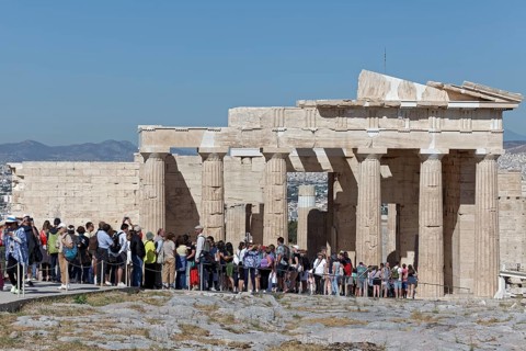 Queue of tourists in front of the Propylaea on the Acropolis, Athens, Greece, Europe