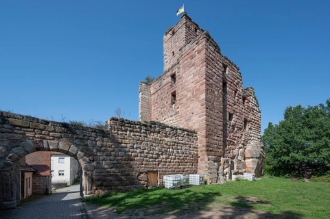 Hilpoltstein castle ruins, built around 1220 to 1230, Maria-Dorothea-Straße 5, 7, Hiltpoltstein,
