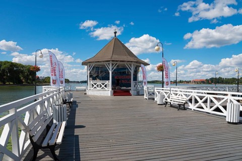 Wooden jetty with pavilion at the lake under a blue sky with white clouds, Drawenzsee, Jezioro
