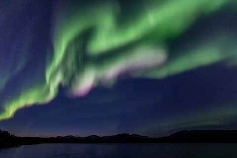 Northern lights, aurora borealis, lake, mountains, twilight, autumn, Torneträsk, Laponia, Lapland,
