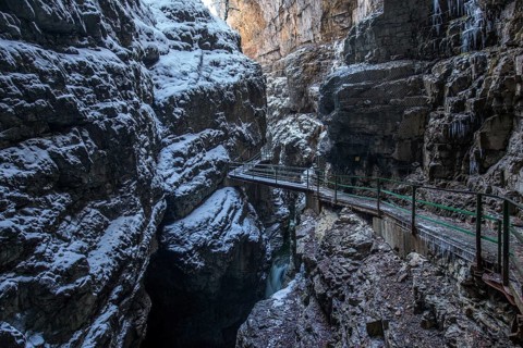 Winter, snowy landscape, hiking trail through the Breitachklamm gorge near Oberstdorf, Oberallgäu,