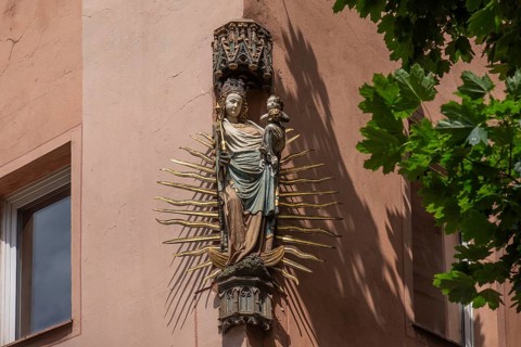 Radiant Madonna, house saint on a residential building, Weinmarkt 12a, Nuremberg, Middle Franconia,