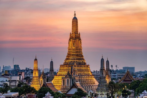 The Buddhist temple Wat Arun or Temple of Dawn and the Chao-Phraya River at dusk, Bangkok,
