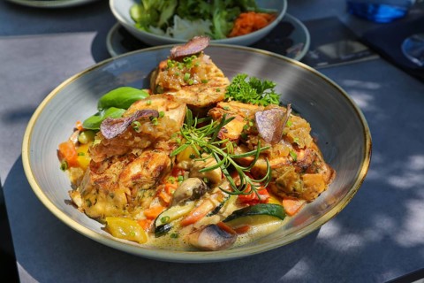 Vegetarian cuisine, sautéed dumplings on colourful vegetables, bread dumplings, rosemary, basil,