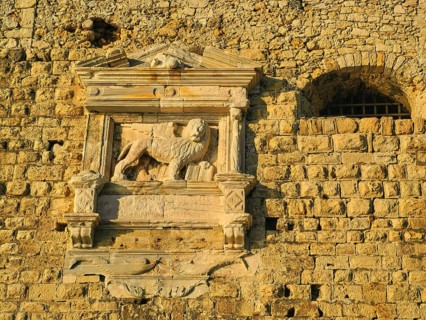 Morning light, Venetian sea fortress, Koules, Morosini, detail, Markus Lion, coat of arms, harbour,
