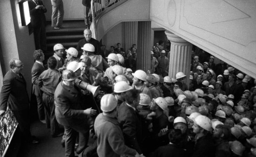 With a siege and temporary occupation of the Hoesch AG headquarters on 11.9.1969, spontaneous
