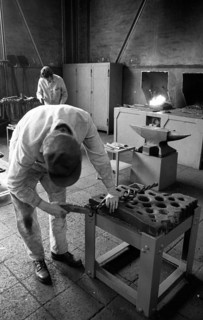 In the training workshop of Hoesch AG in Dortmund, here on 6.8.1974, apprentices are trained in