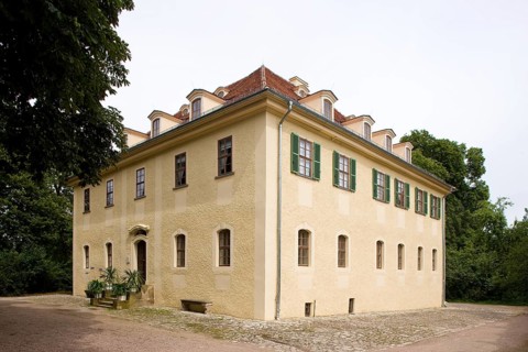 Tiefurt is the former place of the muses of Weimar court society. From 1781, the rural estate was