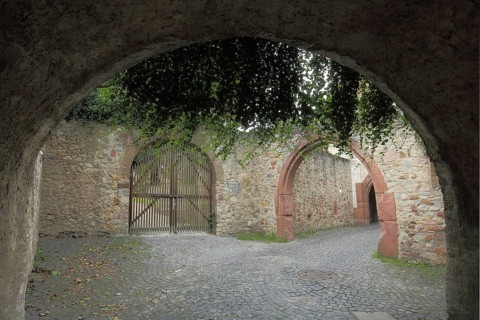 Entrance with tot to the historic fortress, Rüsselsheim, Hesse, Germany, Europe