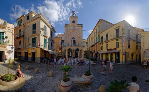 Centre of the medieval old town of Tropea, Piazza Ercole, Tropea, Vibo Valentia, Calabria, Southern