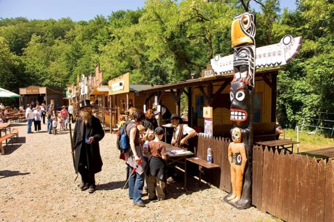 The Karl May Festival has been held every year since 1991 on a weekend in May in Lössnitzgrund