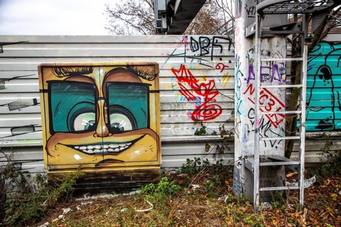 Noise barrier on the A40 motorway, Essen, Graffiti pictures, Essen, North Rhine-Westphalia,