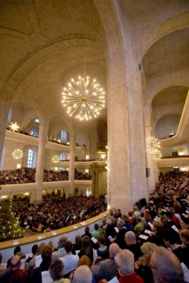 The Christmas season begins on Christmas Eve with the Christmas Vespers of the Dresden Kreuzchor in