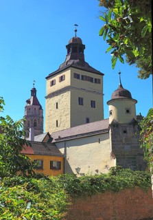 Germany, Middle Franconia, town of Weissenburg, the Ellinger Gate and the steeple of St Andrew's