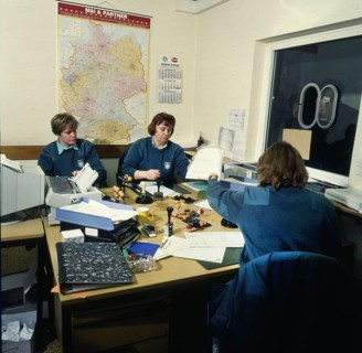 Customs activities, here on 29.11.1994 in Pomellen, on the German-Polish border, Germany, Europe